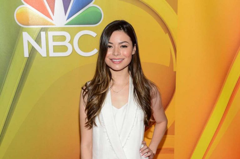 Allison Bloom Age Height Net Worth Relationship Bio Wiki 2024 Allison Bloom Age Height Net Worth Relationship Bio Wiki 2024