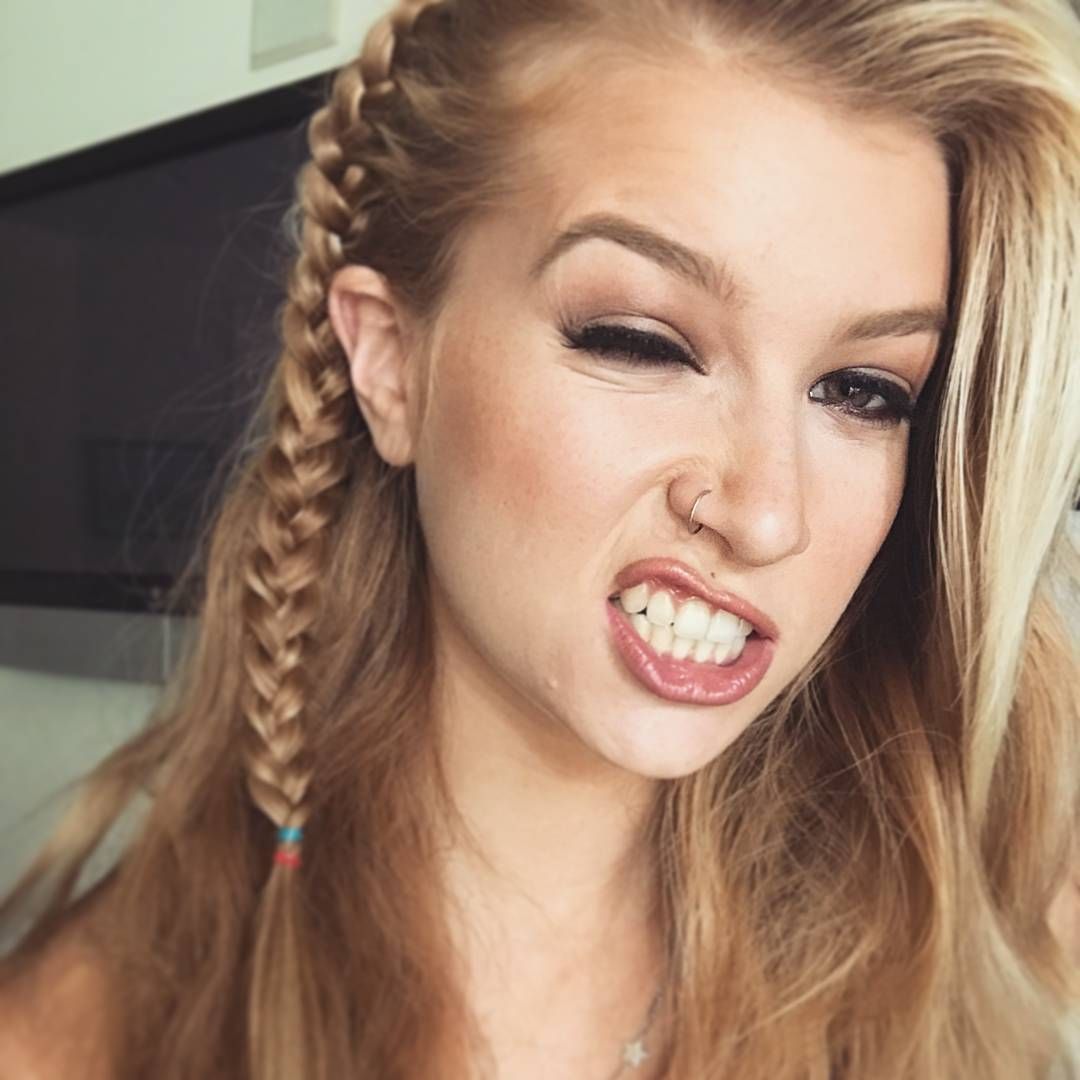 Arya Fae 64 Arya Fae 64