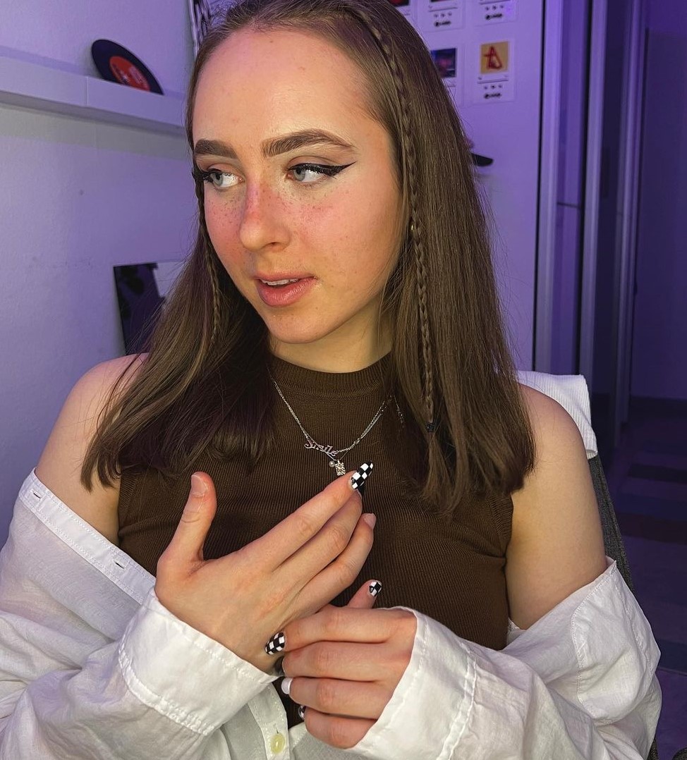 Cass Holland Tiktok Star Wiki Biography Age Boyfriend Family Cass Holland Tiktok Star Wiki Biography Age Boyfriend Family