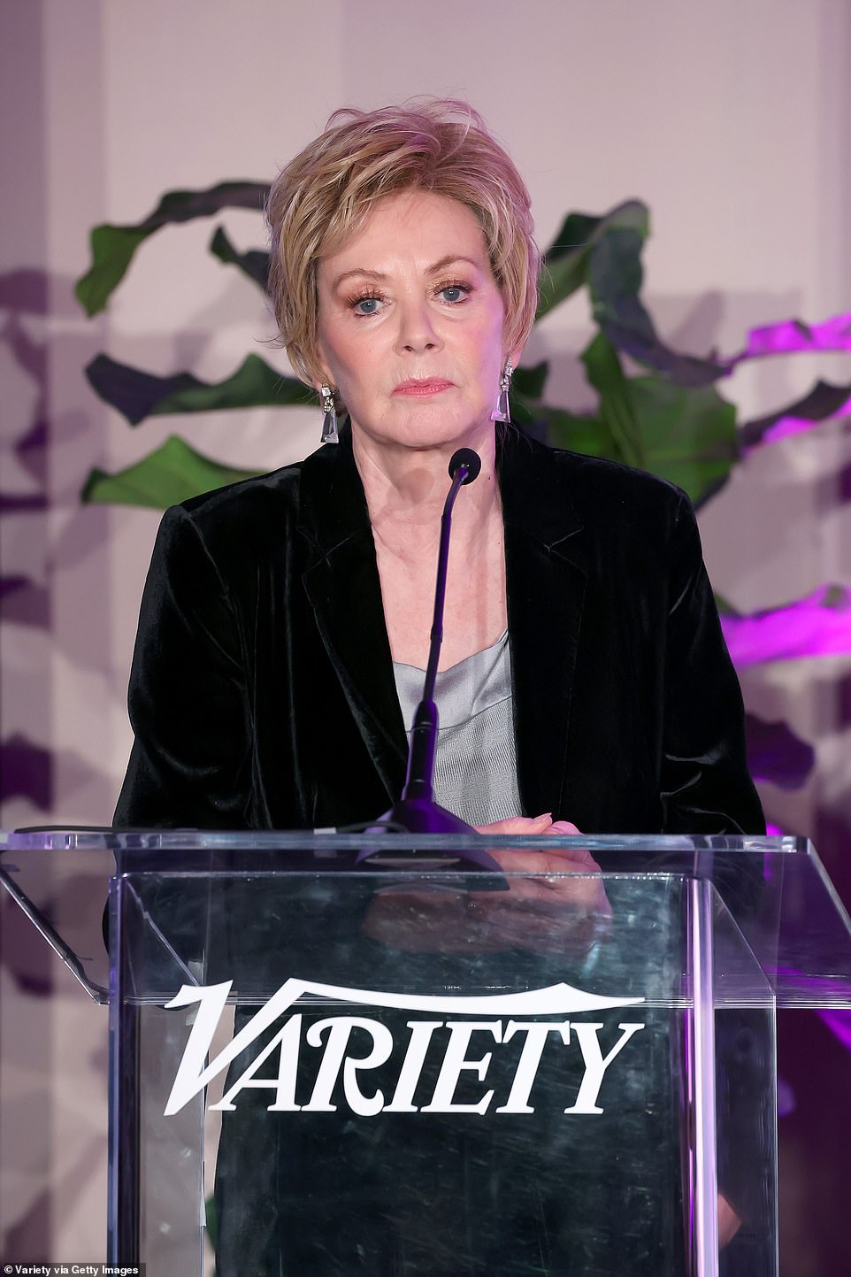 Christina Applegate Reunites With Jean Smart As They Lead Stars At Christina Applegate Reunites With Jean Smart As They Lead Stars At