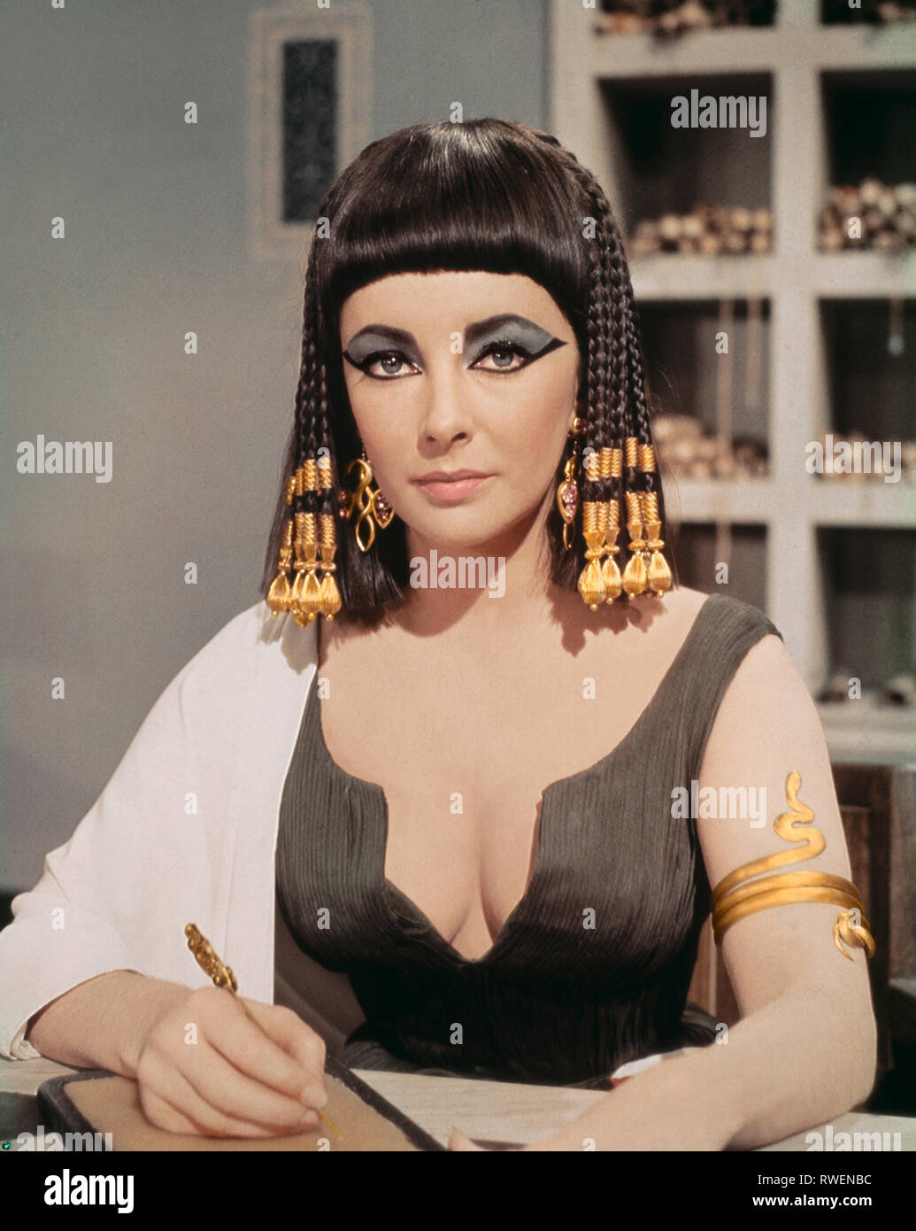 Cleopatre Elizabeth Taylor Hi Res Stock Photography And Images Alamy Cleopatre Elizabeth Taylor Hi Res Stock Photography And Images Alamy