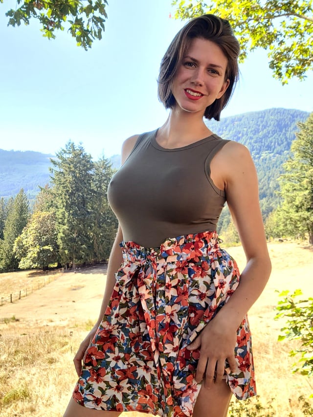 Enjoying The Sunshine R Cougars And Milfs Sfw Enjoying The Sunshine R Cougars And Milfs Sfw