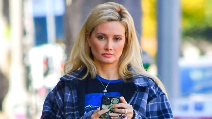 Holly Madison Biography Birth Date Birth Place And Pictures Holly Madison Biography Birth Date Birth Place And Pictures