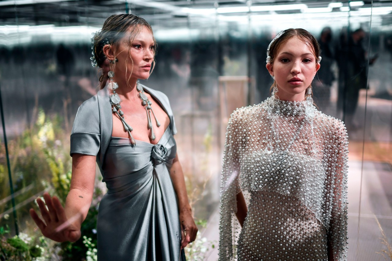 Kate Moss Daughter Lila 18 Looks Just Like Her Supermodel Mom Kate Moss Daughter Lila 18 Looks Just Like Her Supermodel Mom