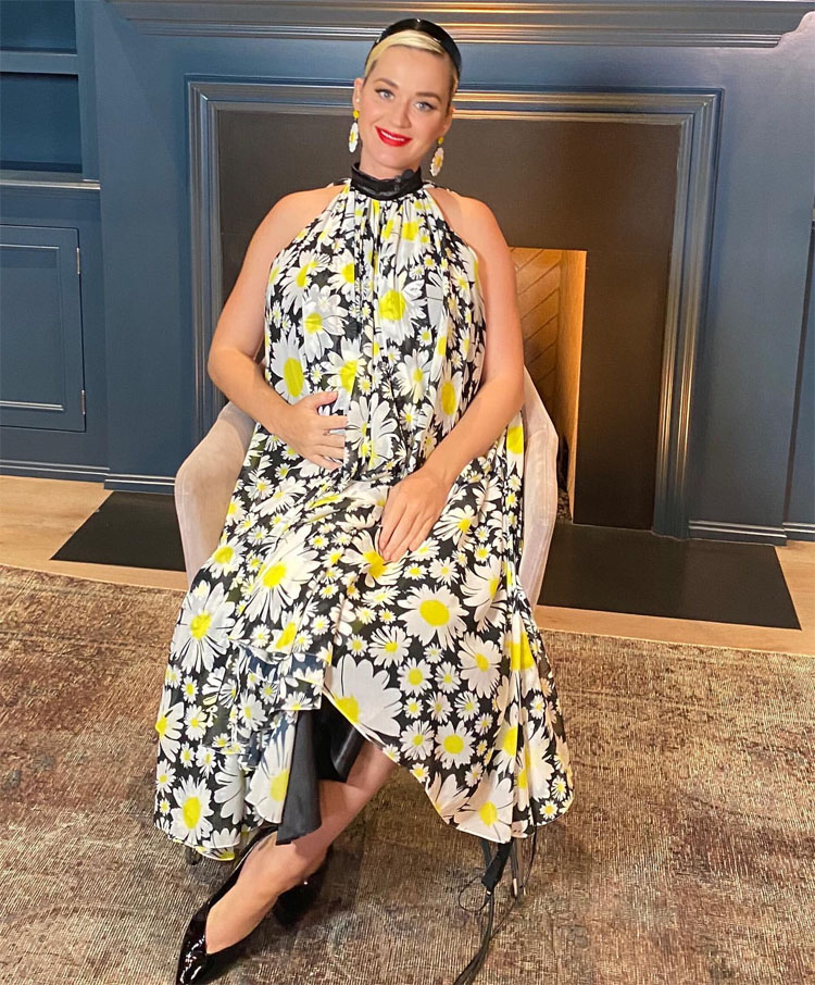 Katy Perry Wore A Low Cut Chainmail Dress For American Idol Bonus Episode Katy Perry Wore A Low Cut Chainmail Dress For American Idol Bonus Episode