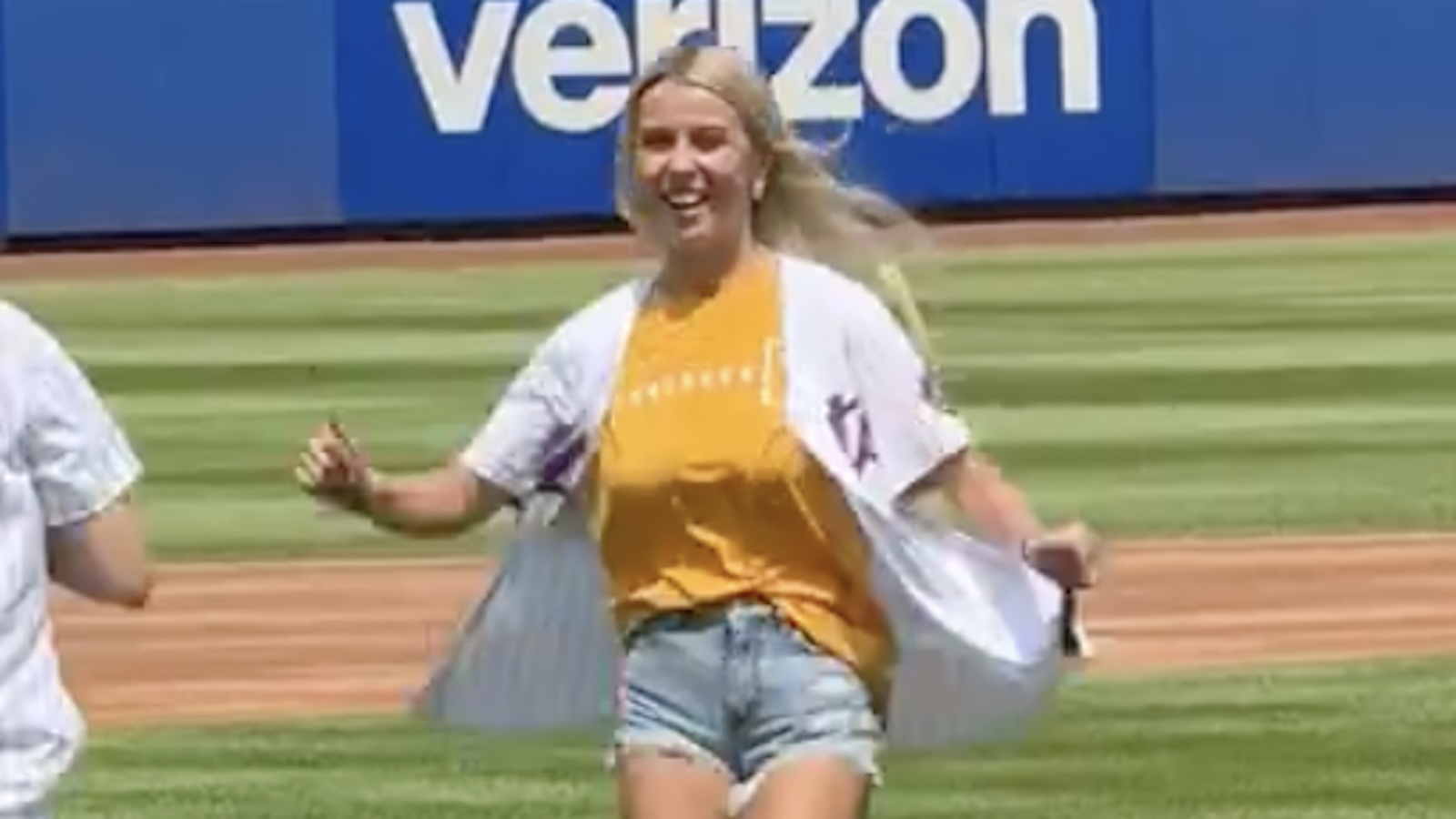 Mets Face Backlash Over Hawk Tuah Girl First Pitch Mets Face Backlash Over Hawk Tuah Girl First Pitch