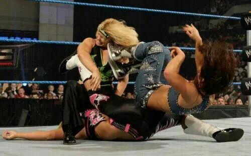 Mickie James Vs Beth Phoenix Smackdown Jan 1 2010 Youtube Mickie James Vs Beth Phoenix Smackdown Jan 1 2010 Youtube