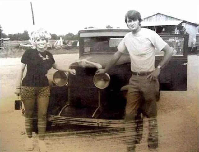 Rarely Seen Photos Of Young Dolly Parton With Her Husband Carl Thomas Rarely Seen Photos Of Young Dolly Parton With Her Husband Carl Thomas
