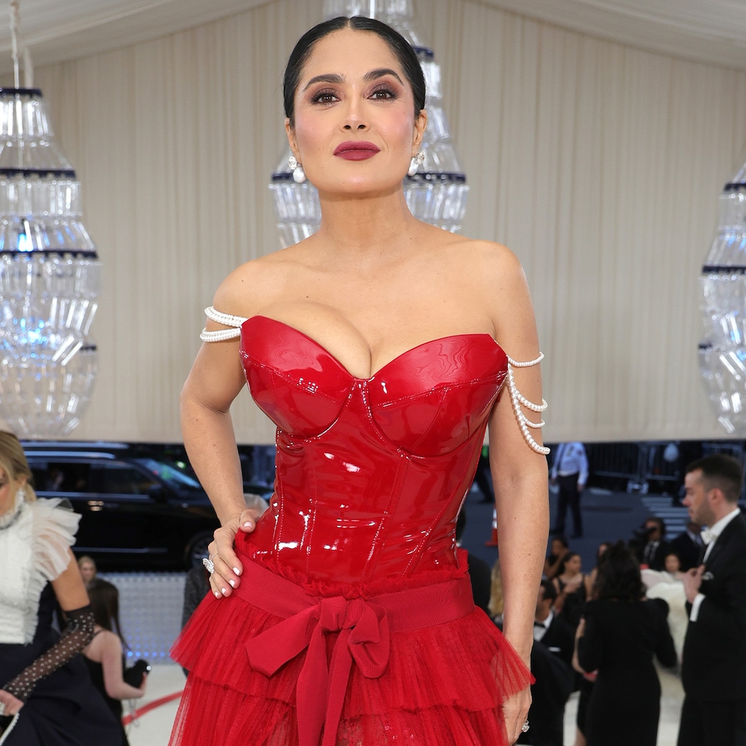 Salma Hayek Narrowly Avoided Nsfw Wardrobe Malfunction On Magic Mike Salma Hayek Narrowly Avoided Nsfw Wardrobe Malfunction On Magic Mike