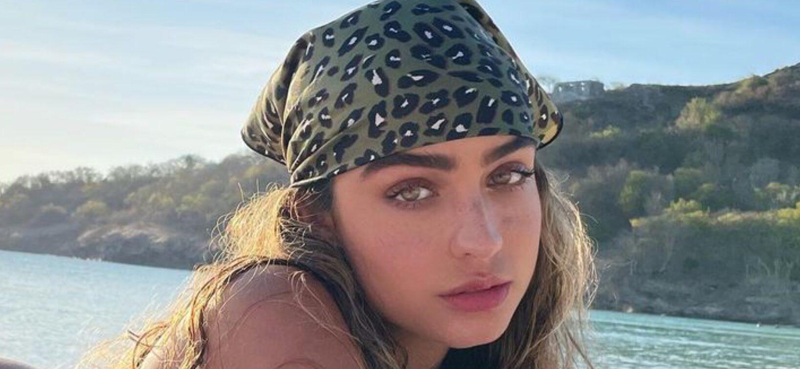 Sommer Ray In Tiny Gray Shorts Shakes Her Perky Backside Sommer Ray In Tiny Gray Shorts Shakes Her Perky Backside