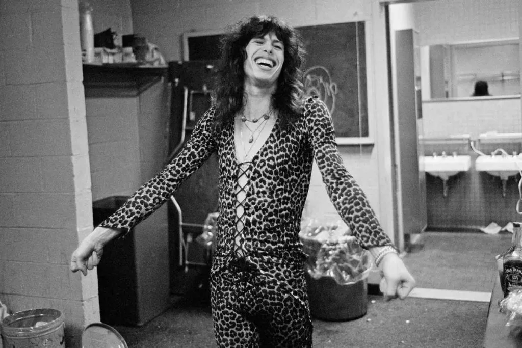 The Show Steven Tyler Deliberately Passed Out The Show Steven Tyler Deliberately Passed Out