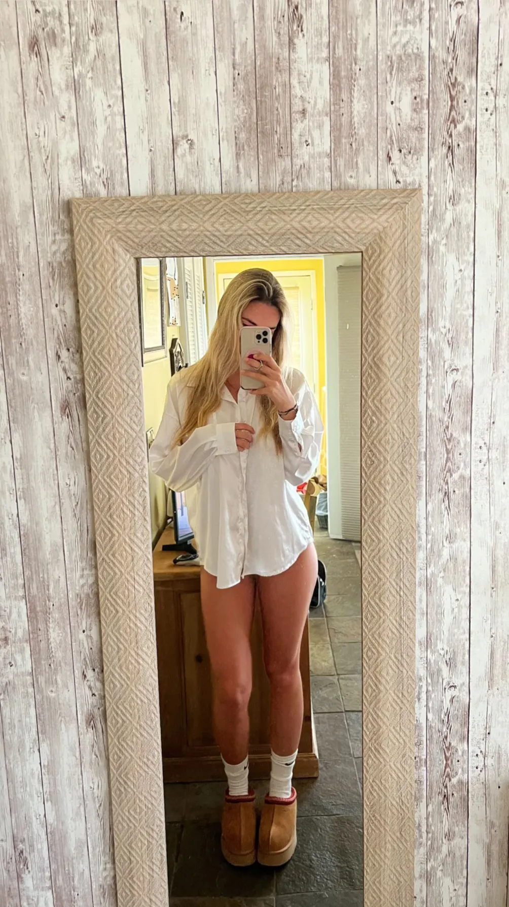 Volleyball Star Kayla Simmons Stuns As She Goes Braless In Low Cut Volleyball Star Kayla Simmons Stuns As She Goes Braless In Low Cut